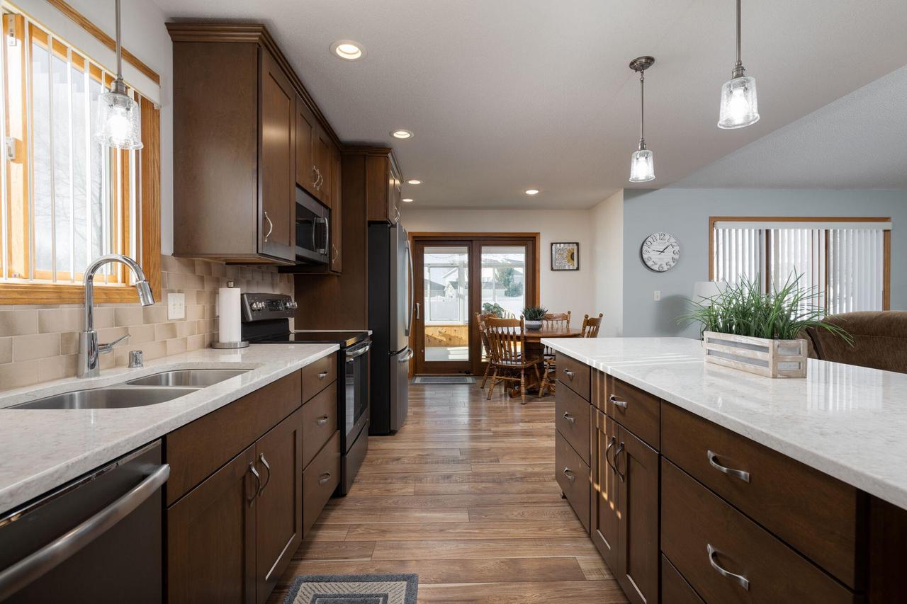 1527 Cliffview AVENUE