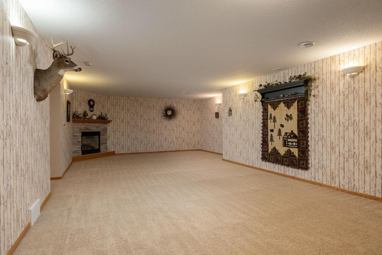 1527 Cliffview AVENUE