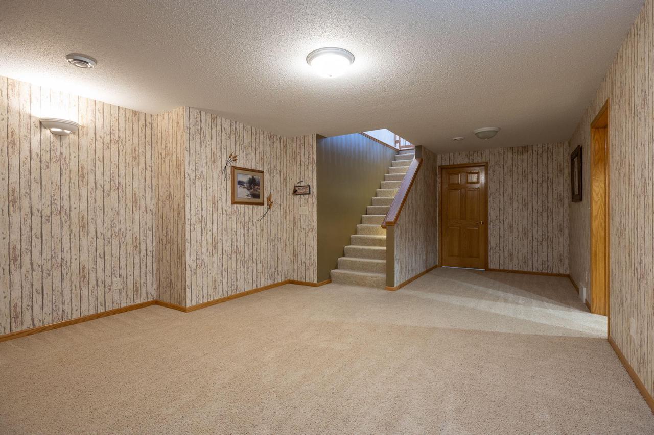 1527 Cliffview AVENUE