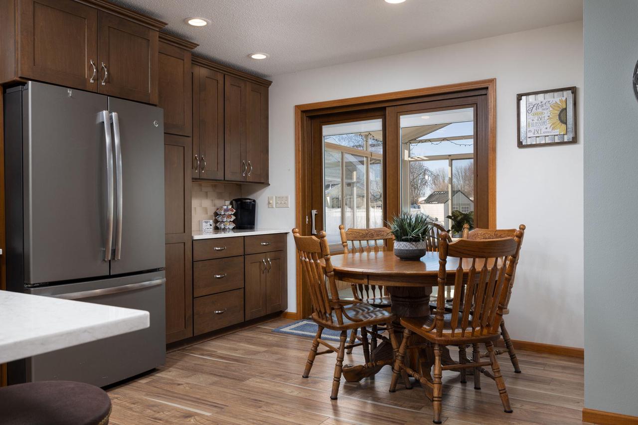 1527 Cliffview AVENUE