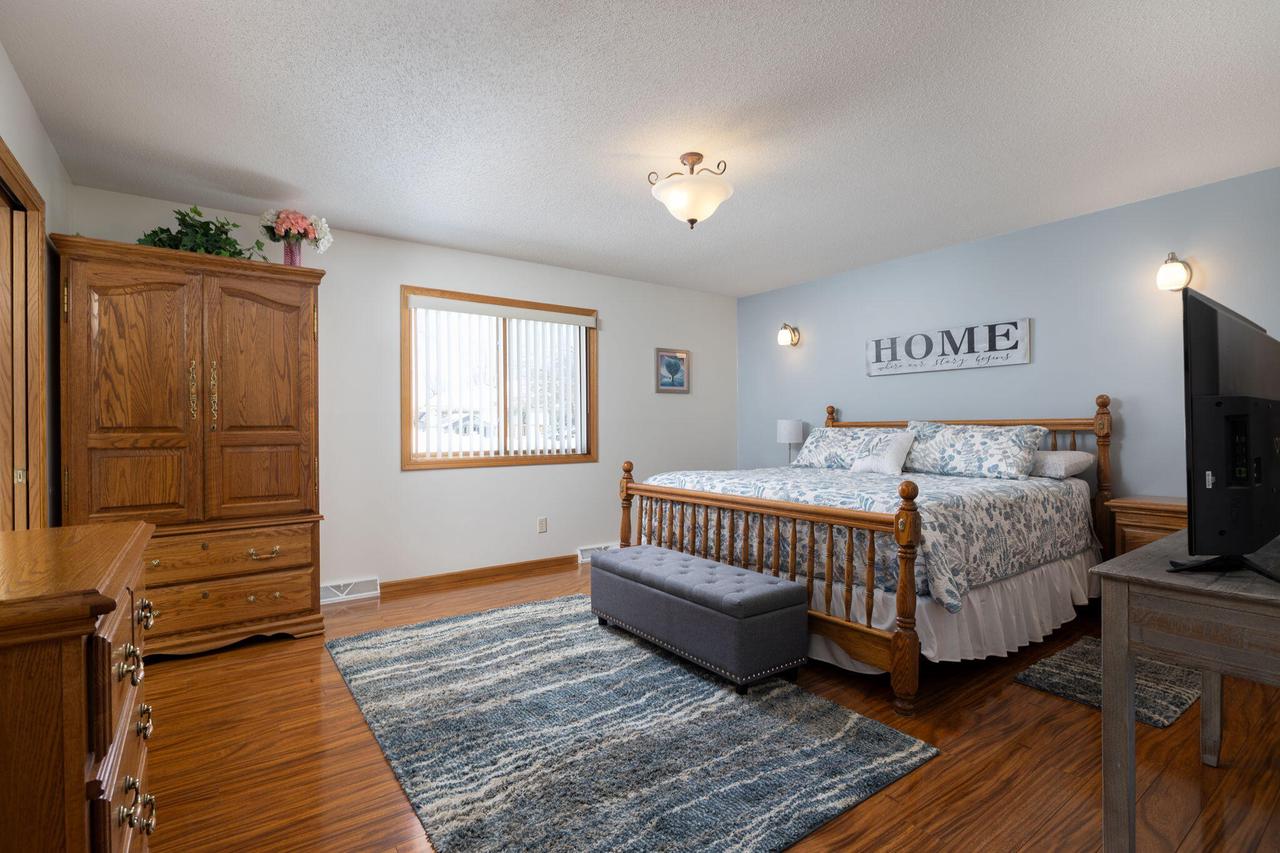 1527 Cliffview AVENUE