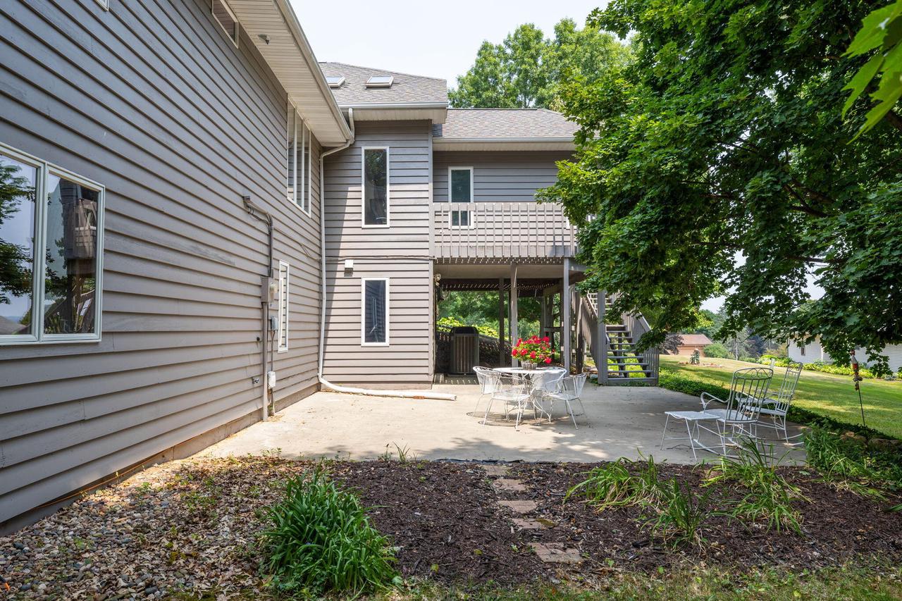 419 Highland Meadows DRIVE