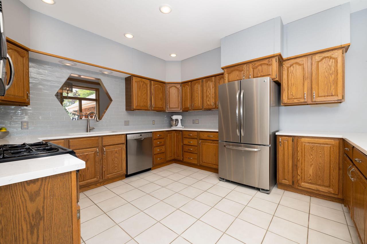 419 Highland Meadows DRIVE