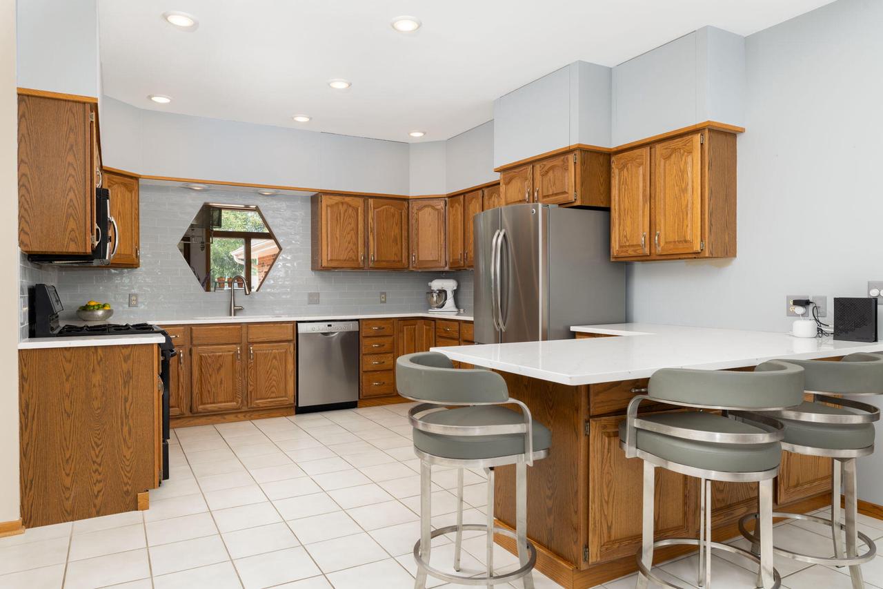 419 Highland Meadows DRIVE