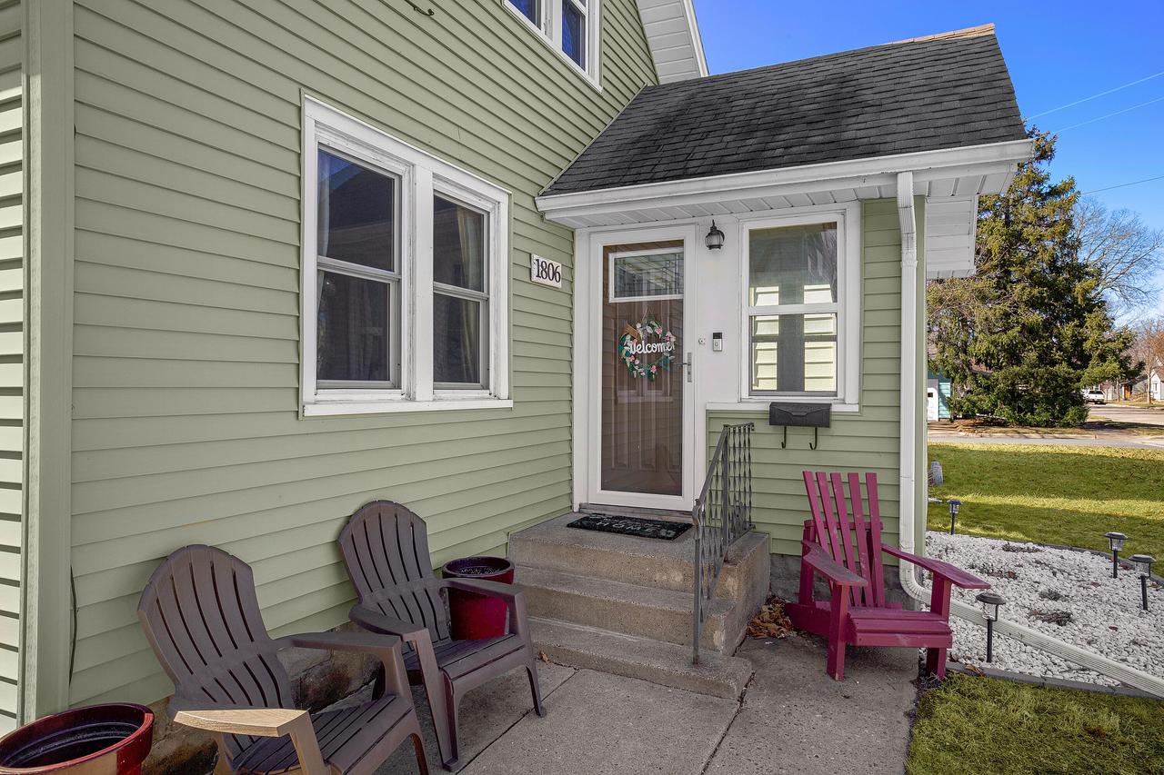 1806 Redfield STREET