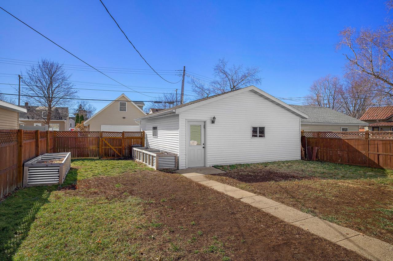 1806 Redfield STREET