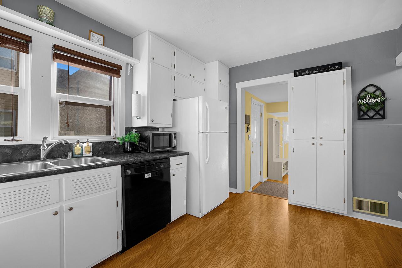 1806 Redfield STREET