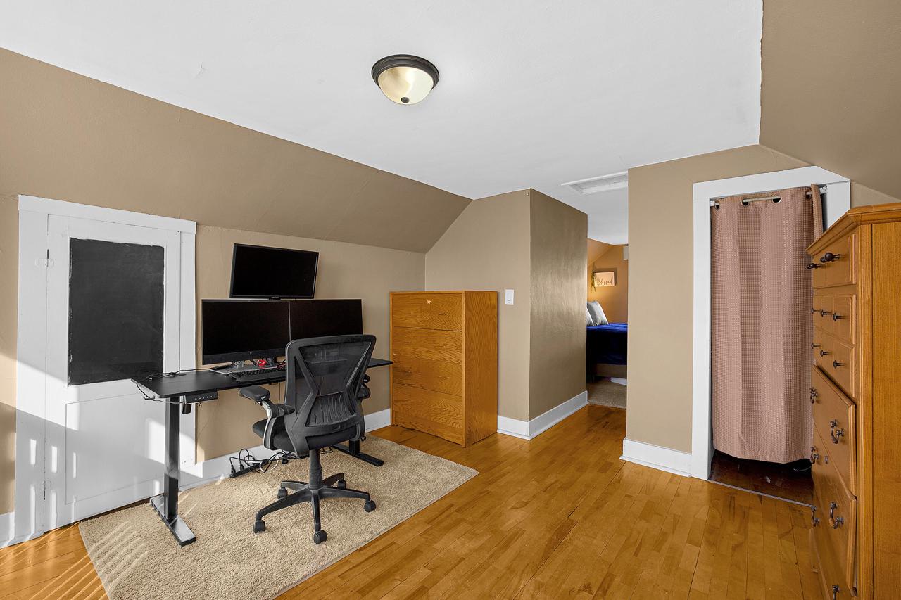 1806 Redfield STREET