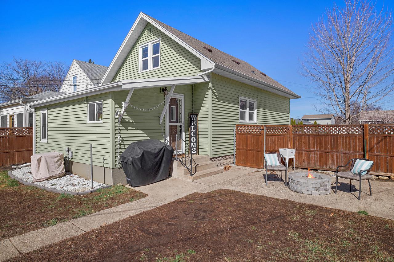 1806 Redfield STREET