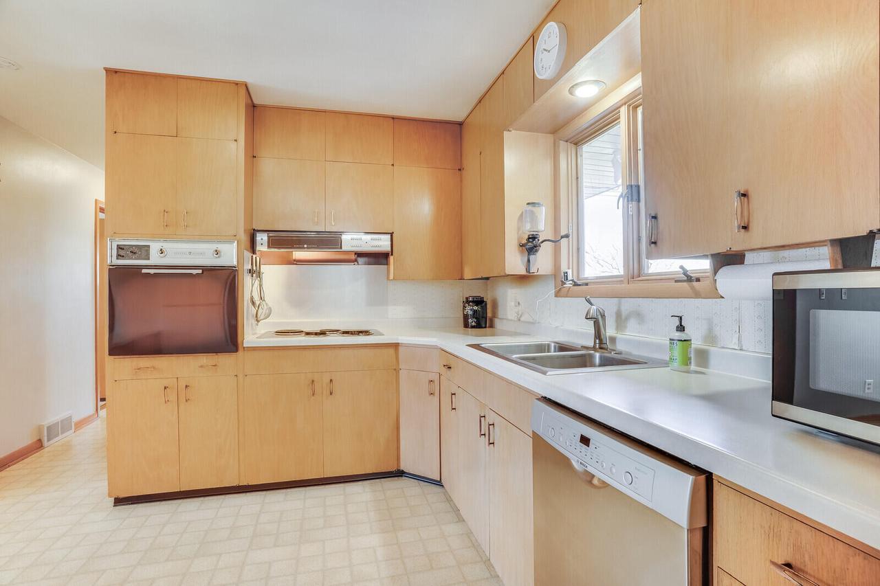 2821 Blackhawk PLACE