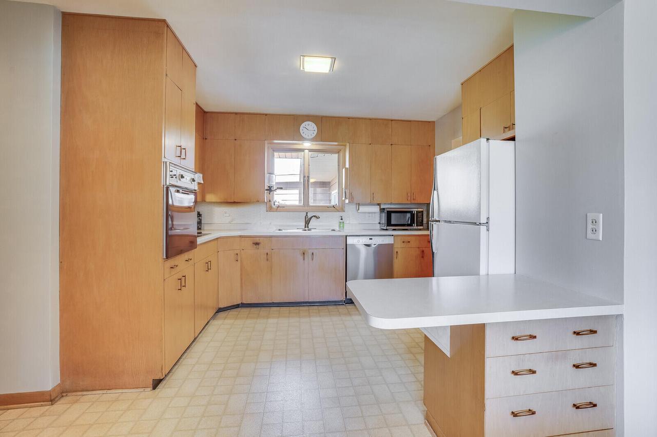 2821 Blackhawk PLACE