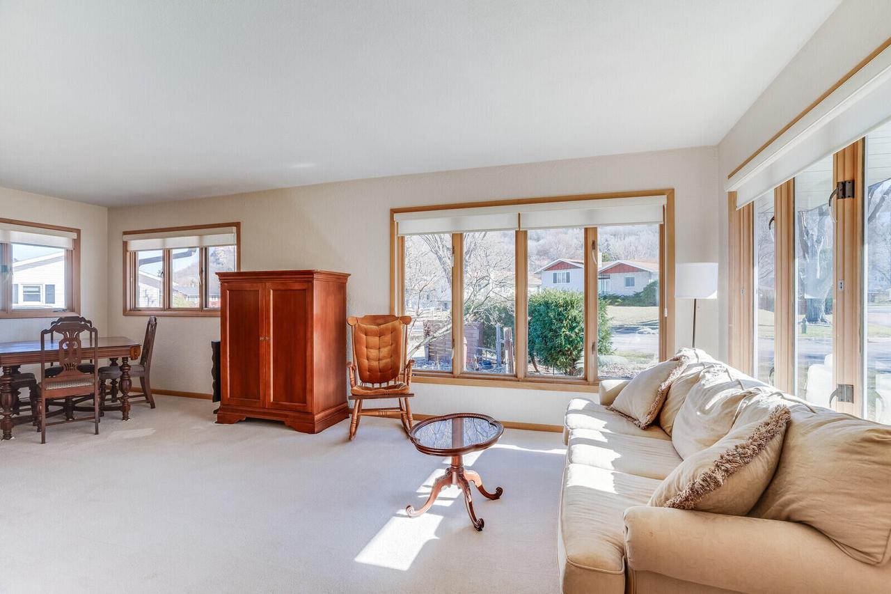 2821 Blackhawk PLACE