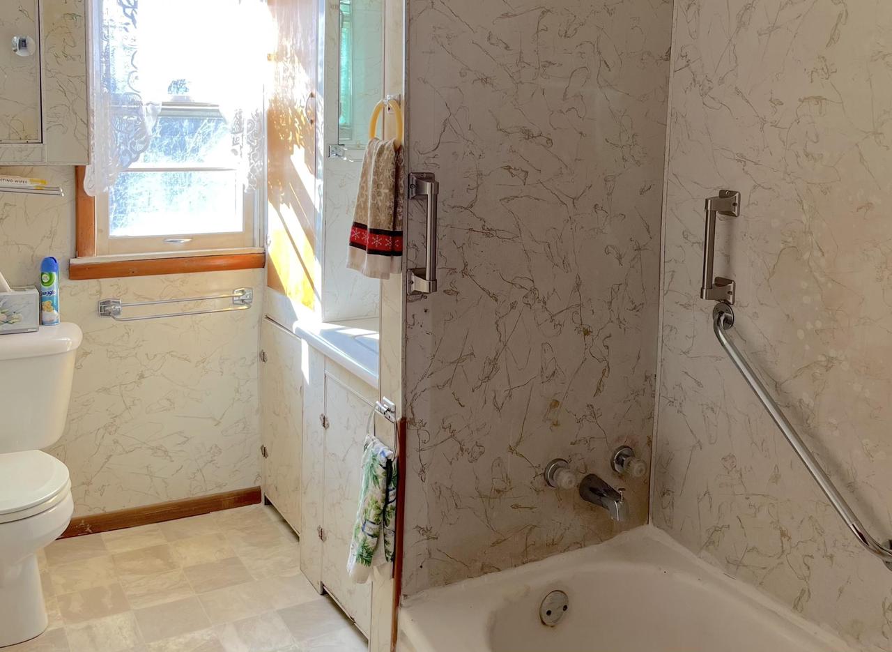 1030 Oak AVENUE SOUTH South