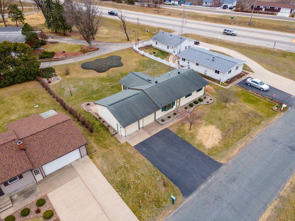 W6877 Cloverdale ROAD