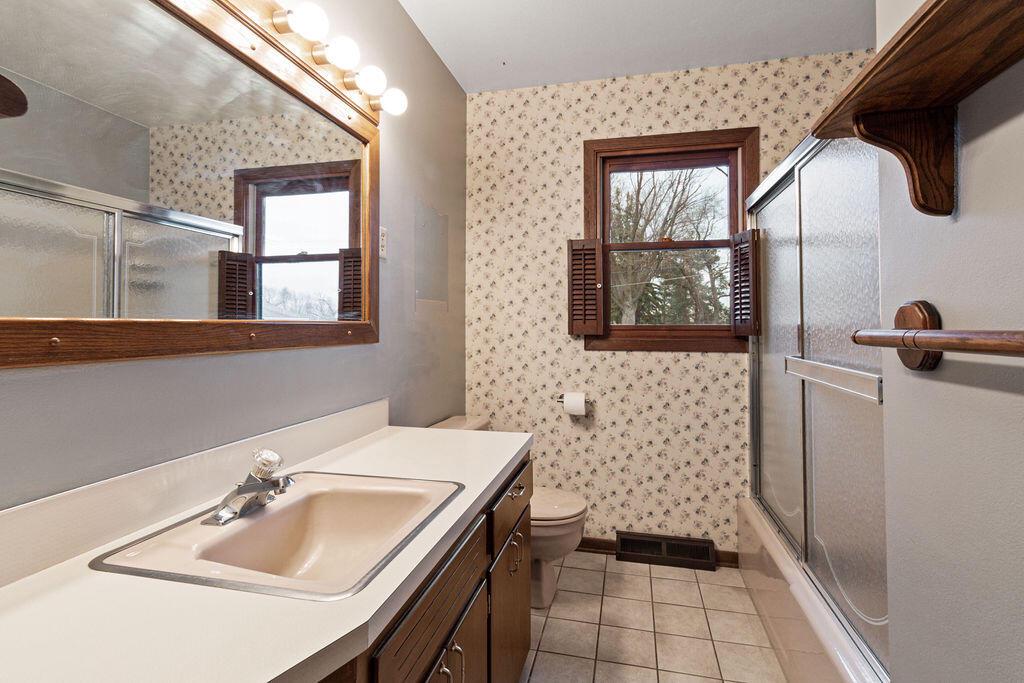 W6877 Cloverdale ROAD