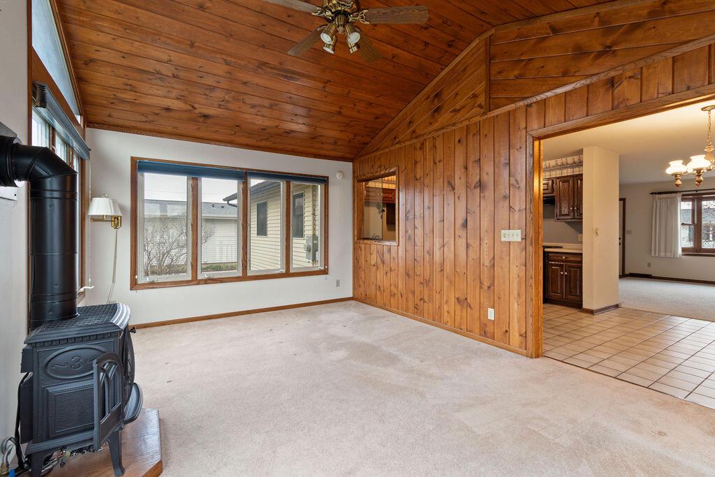 W6877 Cloverdale ROAD