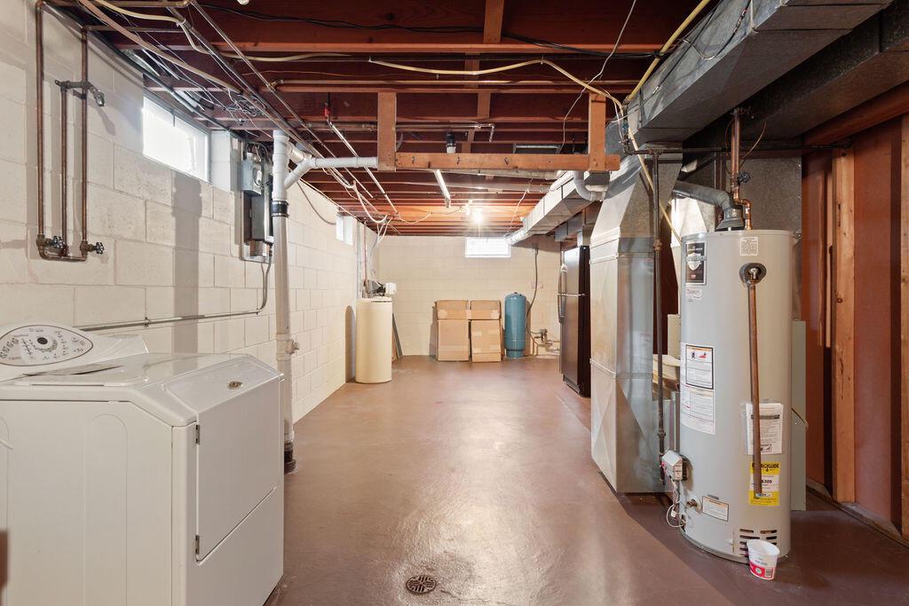 W6877 Cloverdale ROAD