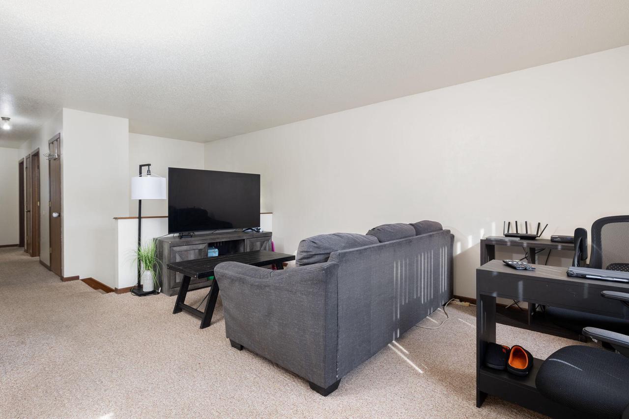 1022 East AVENUE NORTH North 1024