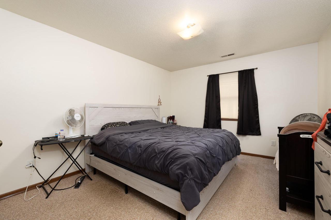 1022 East AVENUE NORTH North 1024