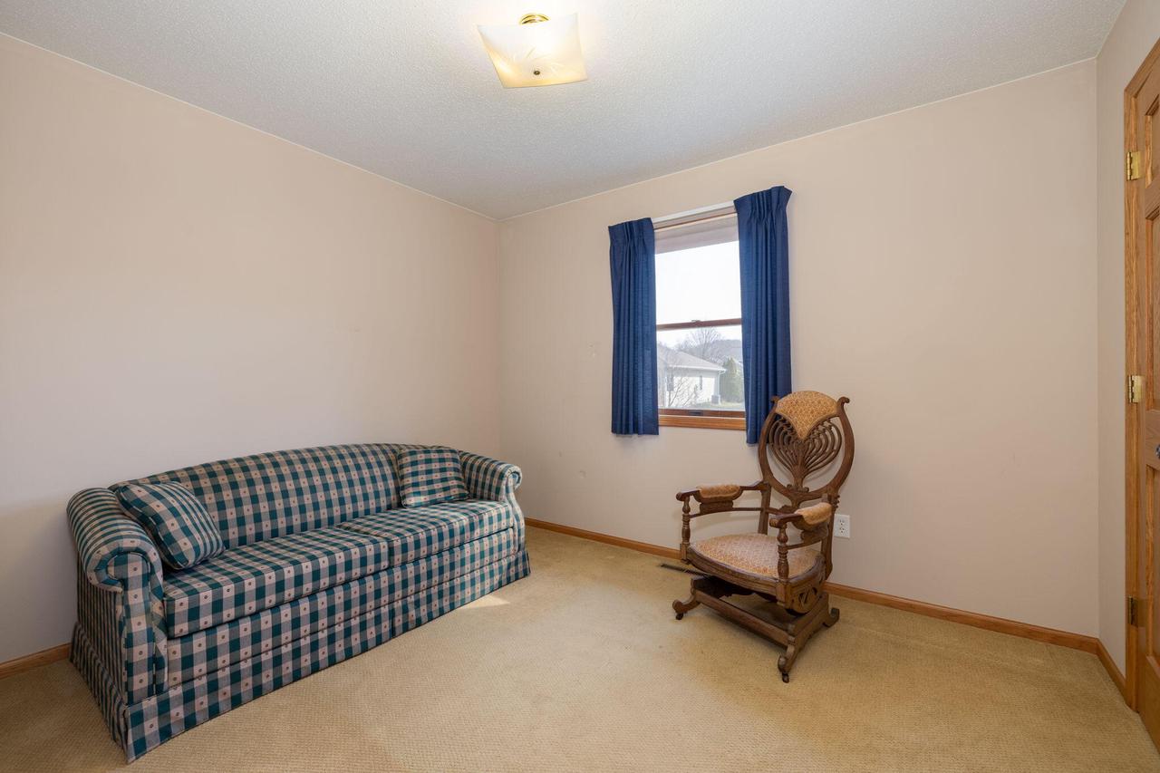 1022 East AVENUE NORTH North 1024