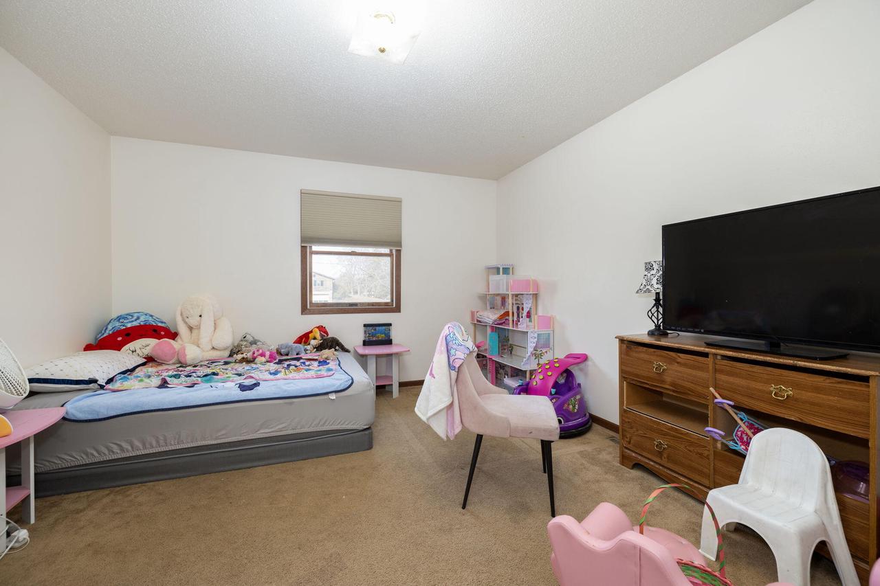 1022 East AVENUE NORTH North 1024