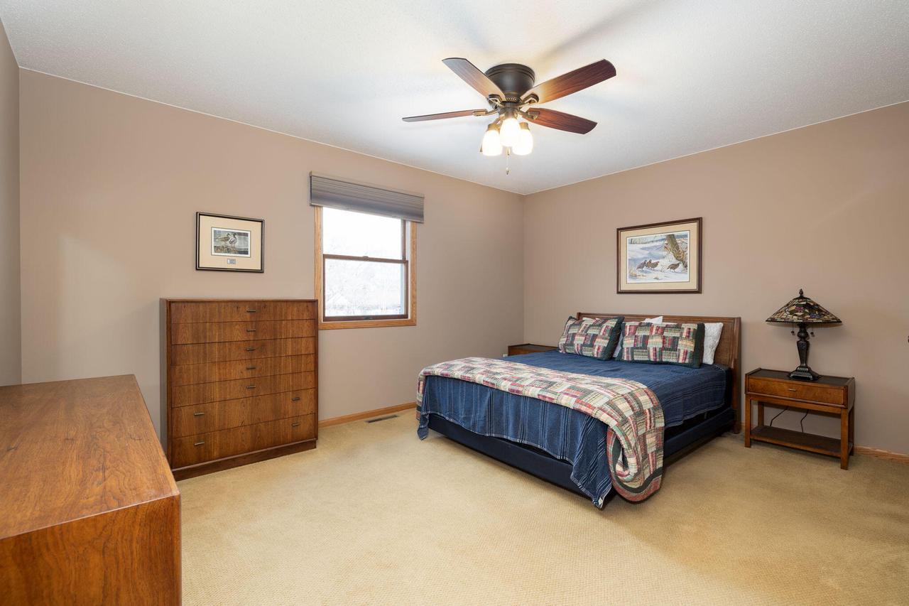 1022 East AVENUE NORTH North 1024