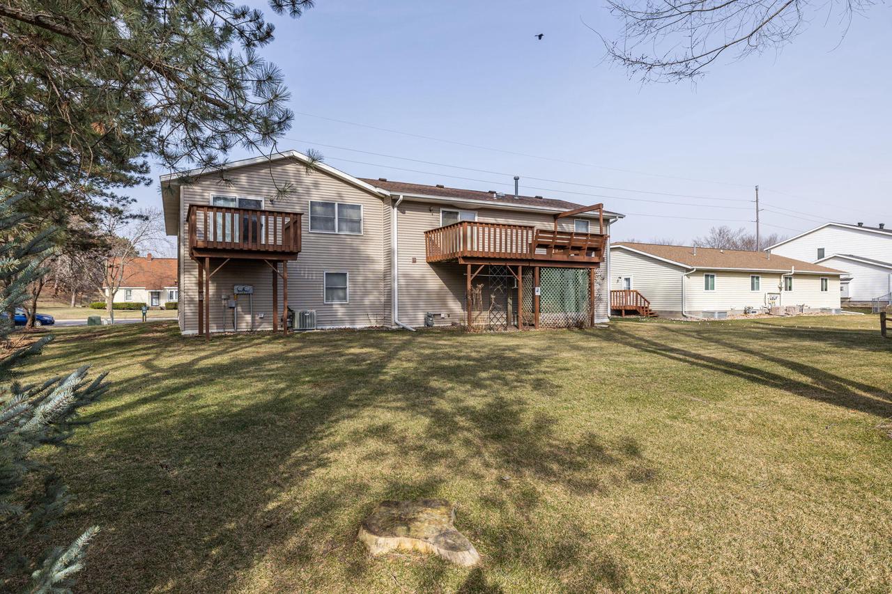 1022 East AVENUE NORTH North 1024