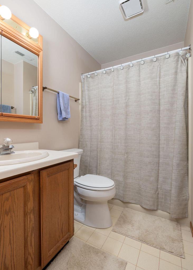 1022 East AVENUE NORTH North 1024