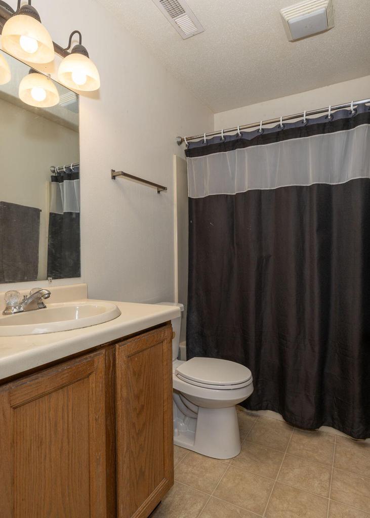 1022 East AVENUE NORTH North 1024