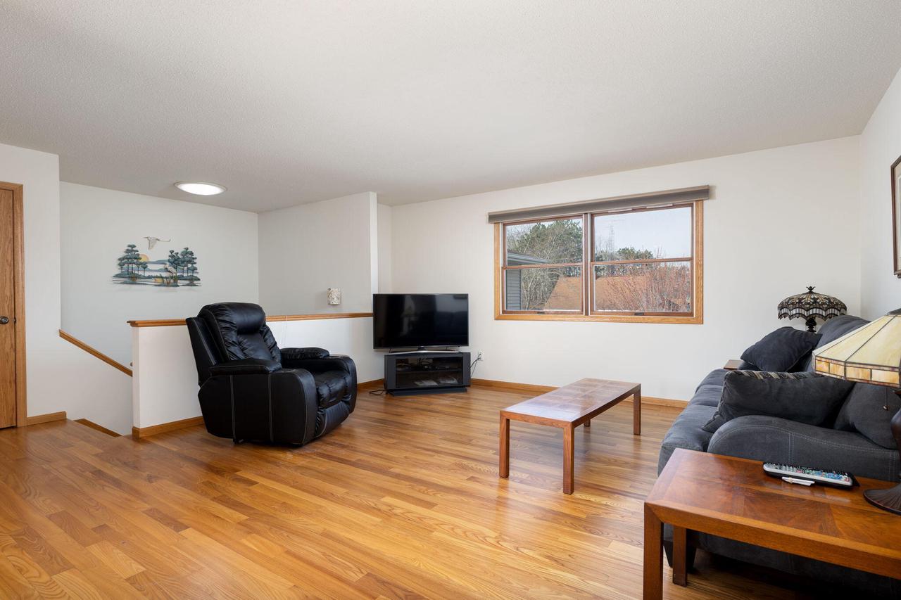 1022 East AVENUE NORTH North 1024