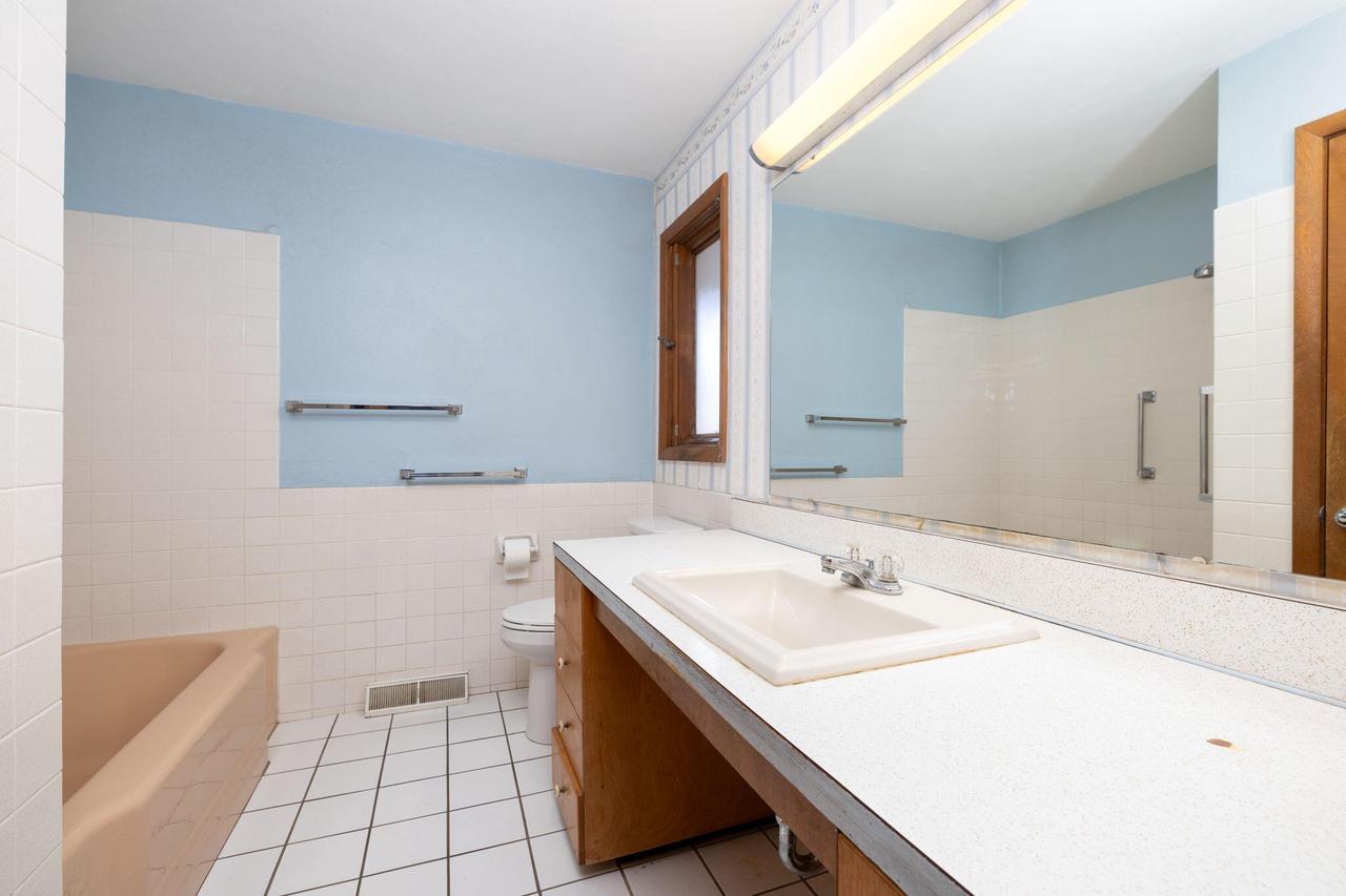 W5826 Coulee Springs LANE