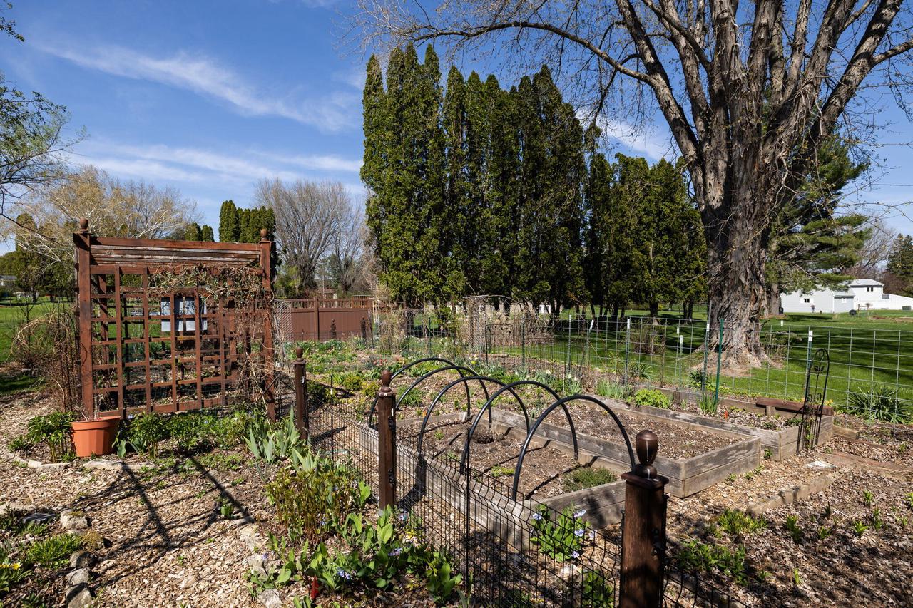 N1110 Bloomer Mill ROAD