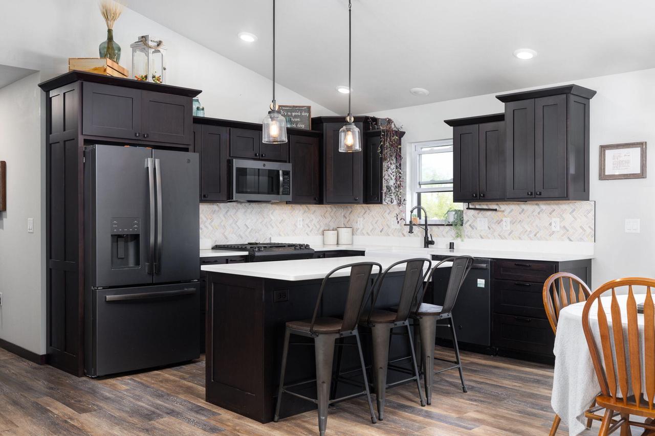 2302 John Leis STREET