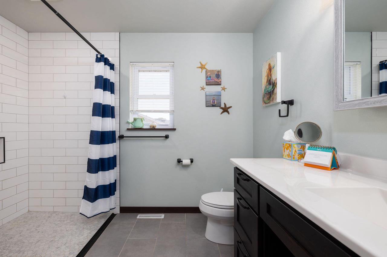 2302 John Leis STREET