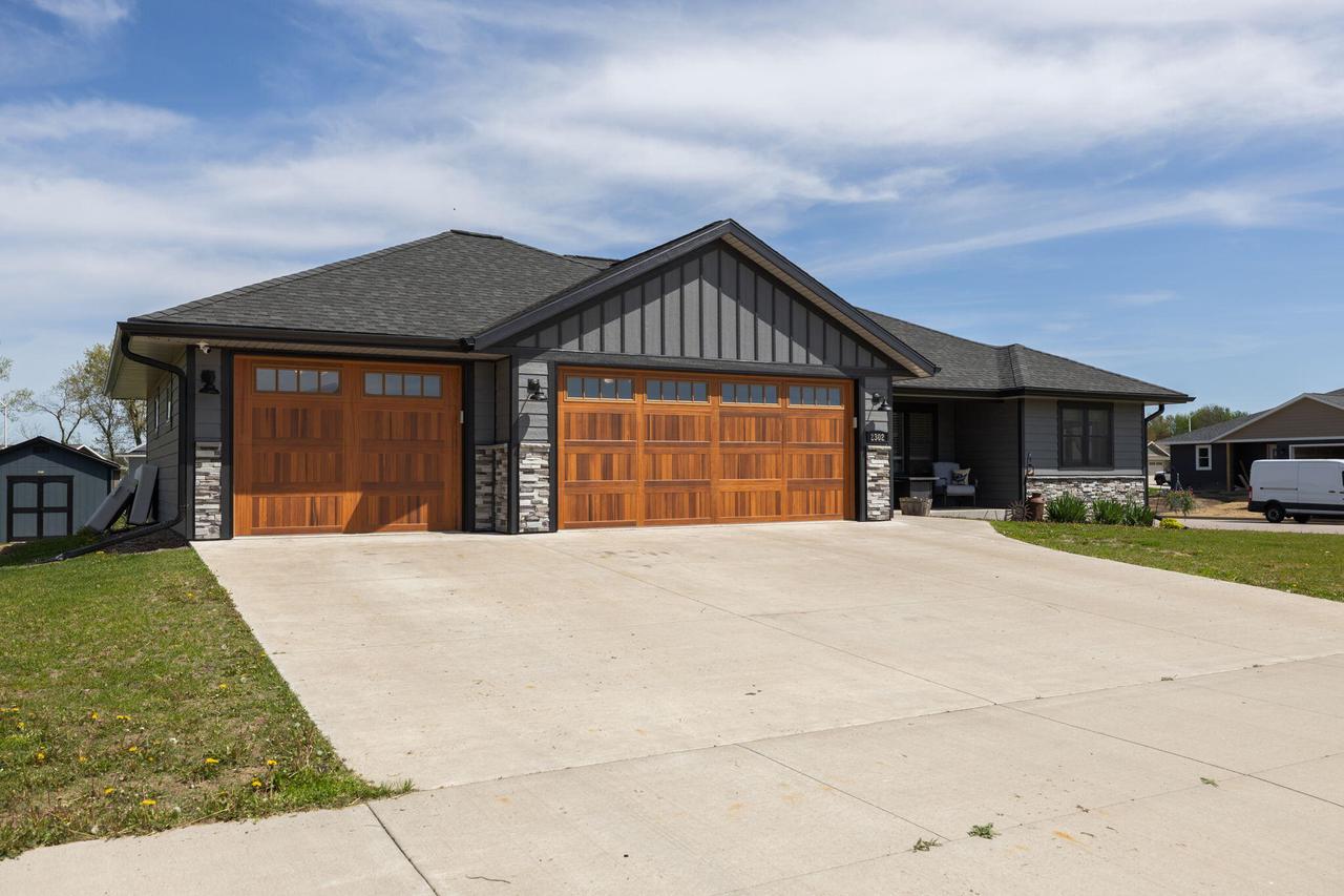 2302 John Leis STREET