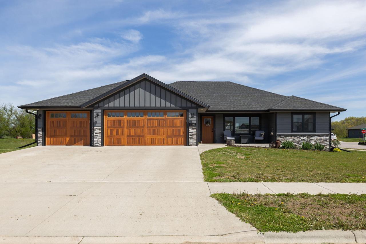 2302 John Leis STREET