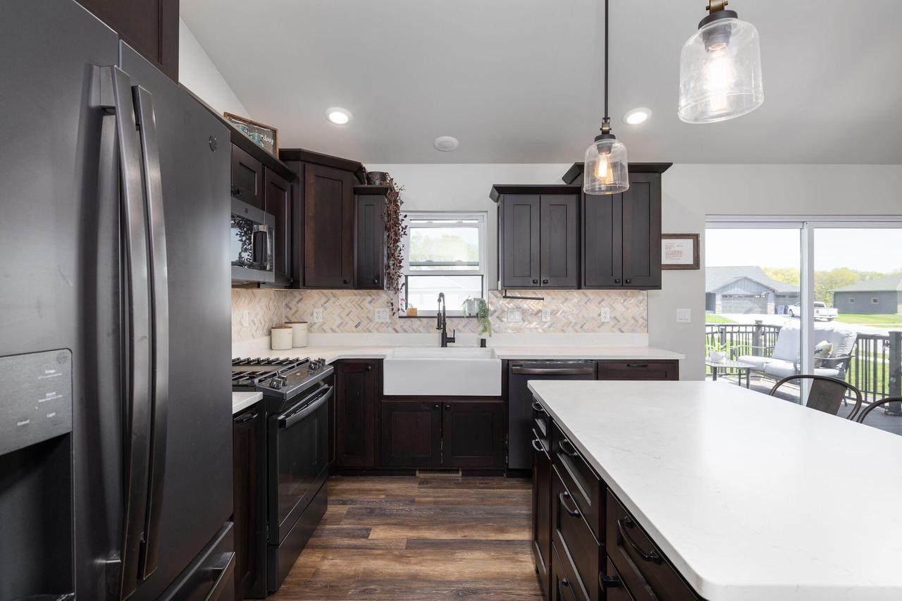 2302 John Leis STREET