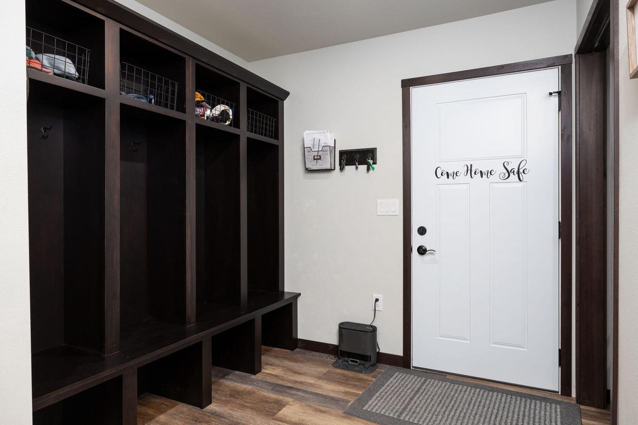 2302 John Leis STREET