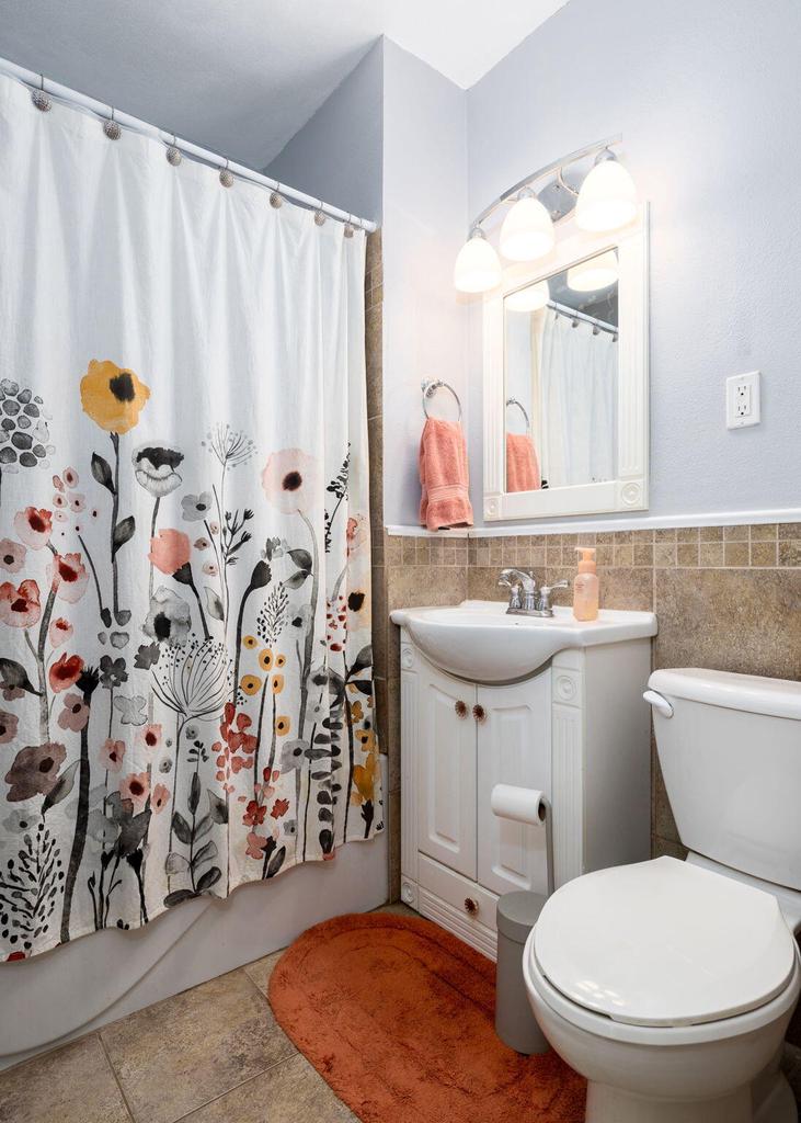 1225 East AVENUE SOUTH South