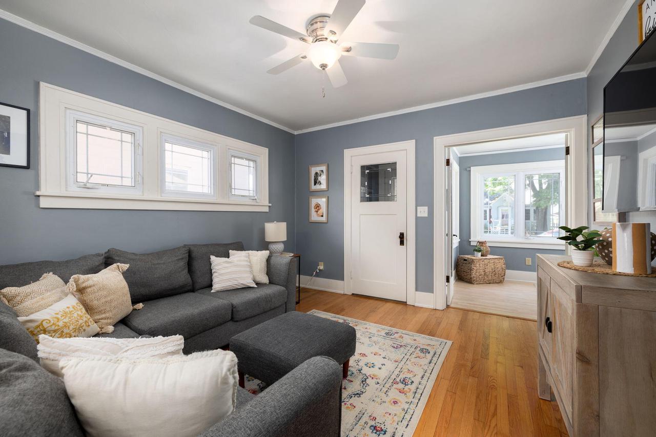 1225 East AVENUE SOUTH South