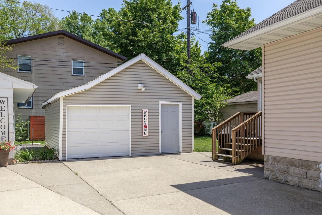 1225 East AVENUE SOUTH South