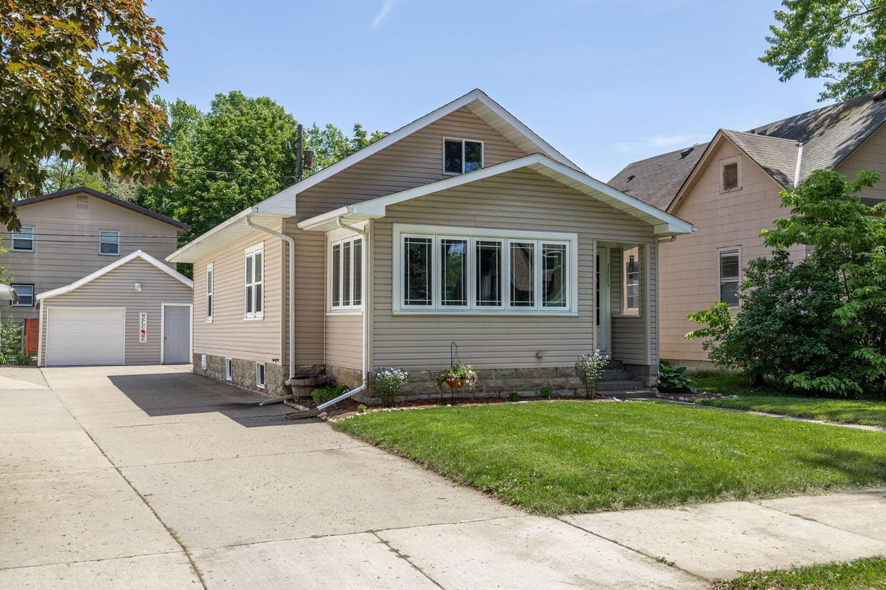 1225 East AVENUE SOUTH South