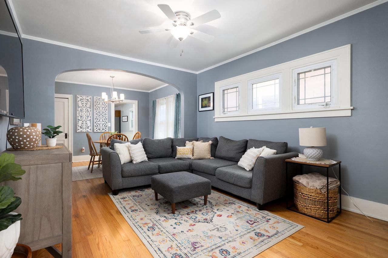 1225 East AVENUE SOUTH South