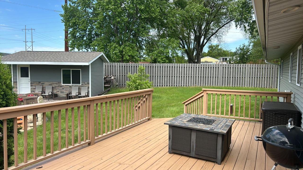 w7571 St Croix AVENUE