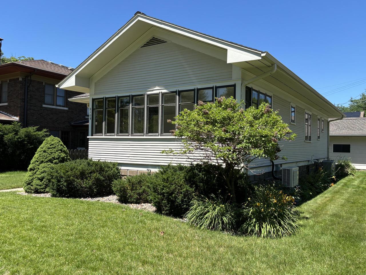 2109 Grandview PLACE