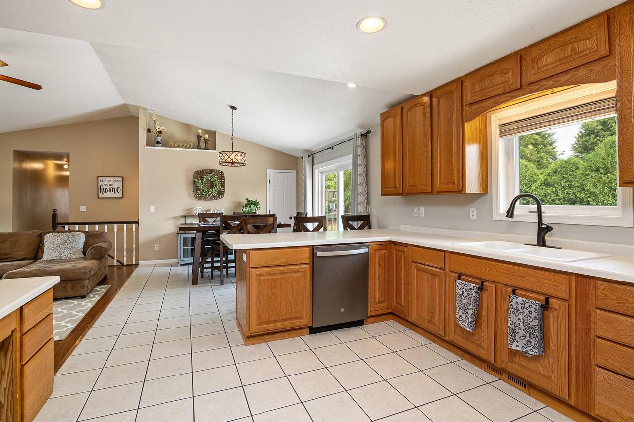 1205 Cherry LANE SOUTH South