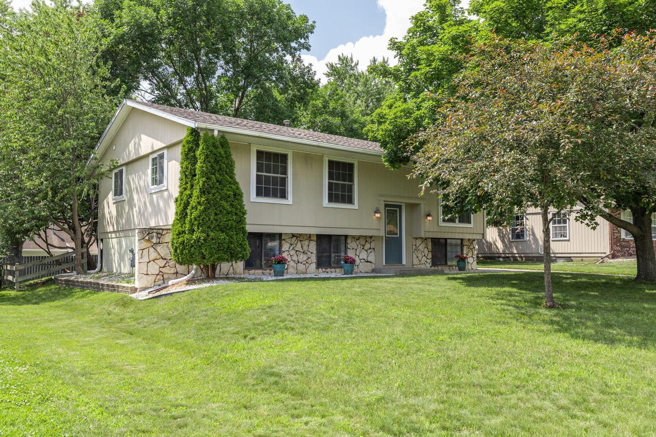 221 16th AVENUE NORTH North