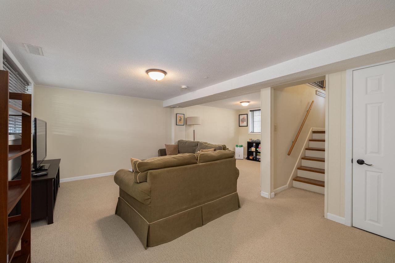 221 16th AVENUE NORTH North