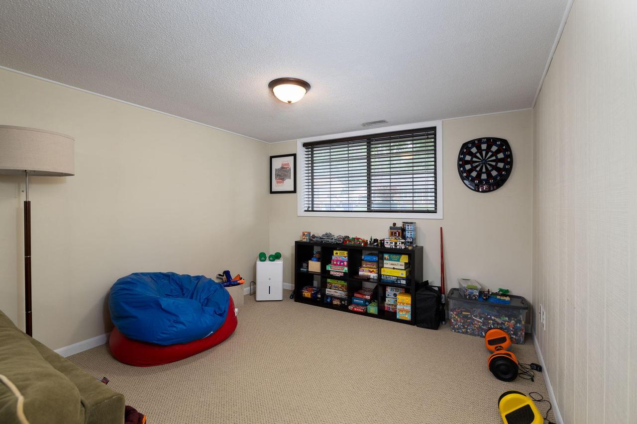 221 16th AVENUE NORTH North