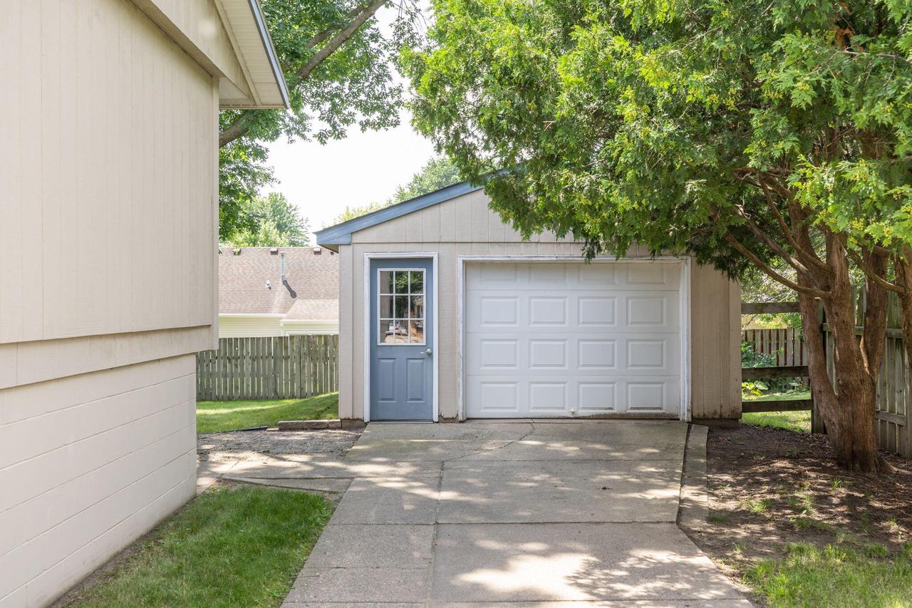 221 16th AVENUE NORTH North